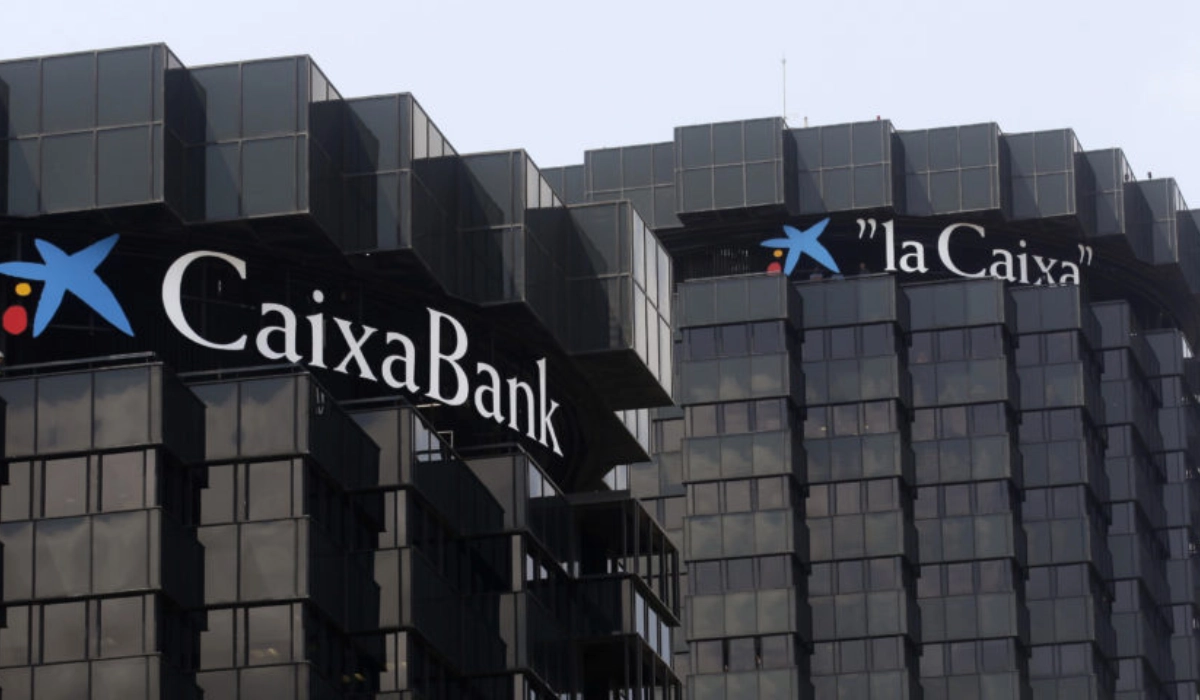 Spain's Sepblac Fines CaixaBank €30 Million for AML Failures in Torre Foster Skyscraper Sale